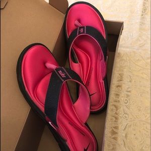 Size 9 Nike Comfort Thong Flip Flops